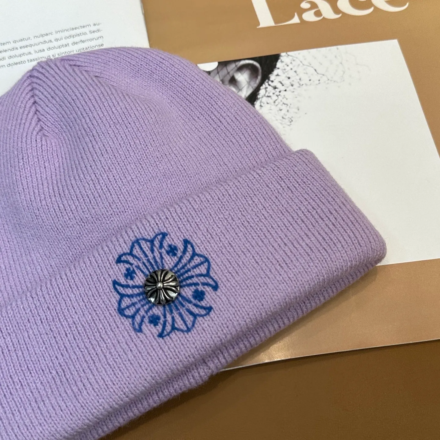 P66 🤍Chrome hearts new autumn and winter embroidered cross knitted hat🧶 One of the must-have hats in autumn and winter~ It really looks good on whoever wears it~, it is also a perfect match in black and white and gray in autumn~